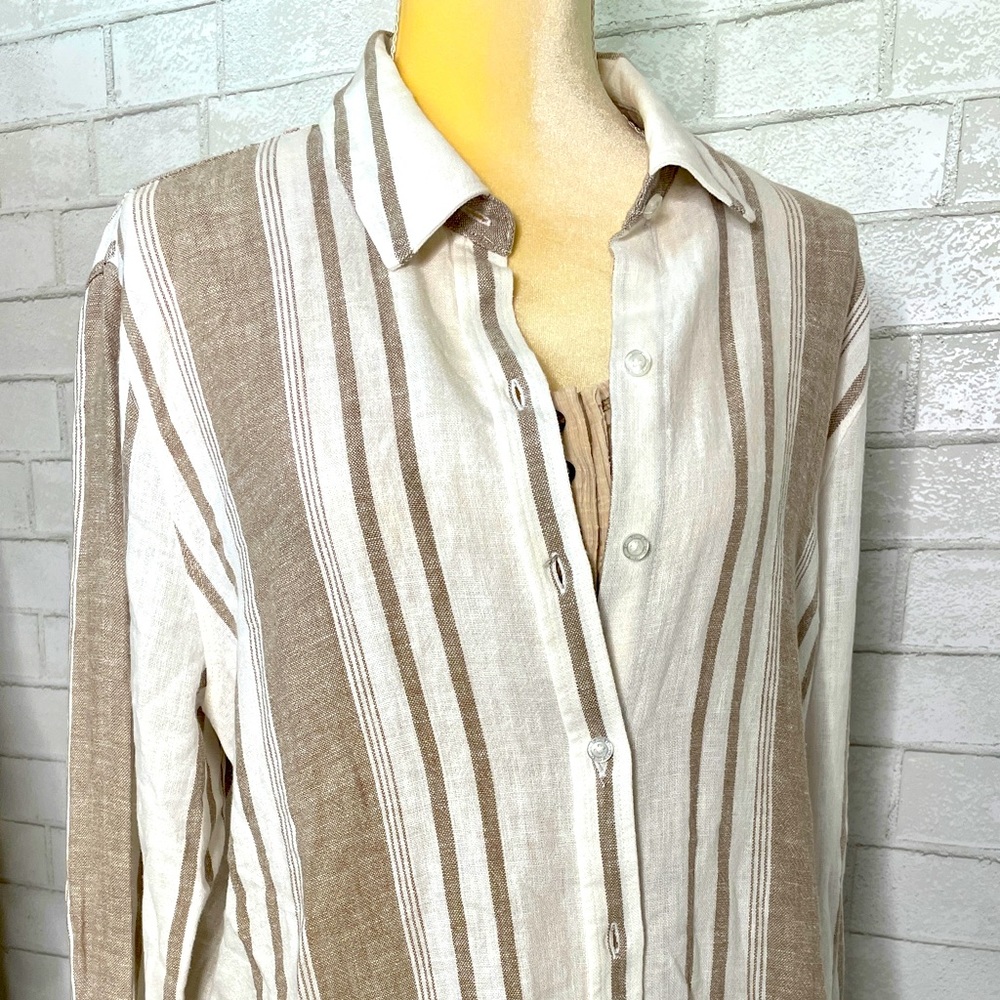 Calvin Klein Mens Striped Button Up Shirt.
